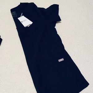 NWT Figs Casma 3 pocket scrub top